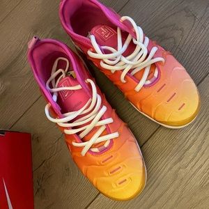 WMNS AIR VAPOR MAXES PLUS ‘SUMMER SUNSET’